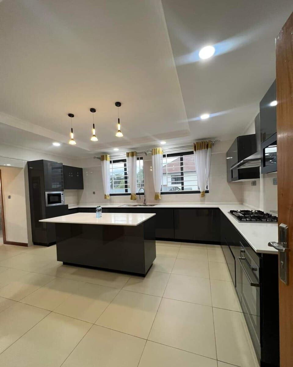 Newly Built 5BR Villa with Guest Clubhouse & Gym - Runda