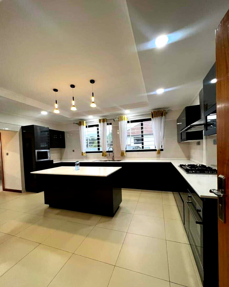Newly Built 5BR Villa with Guest Clubhouse & Gym - Runda