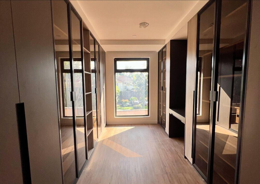 5BR All-Ensuite Townhouse on Half Acre with Generator - Runda