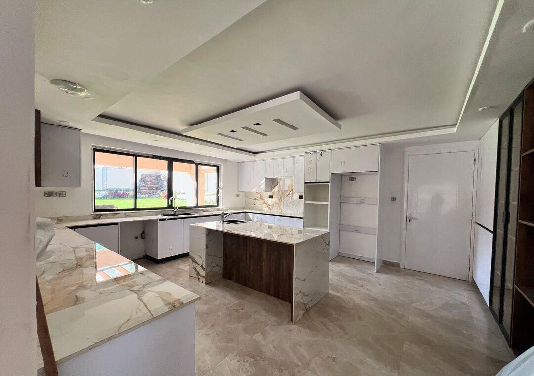 5BR All-Ensuite Townhouse on Half Acre with Generator - Runda