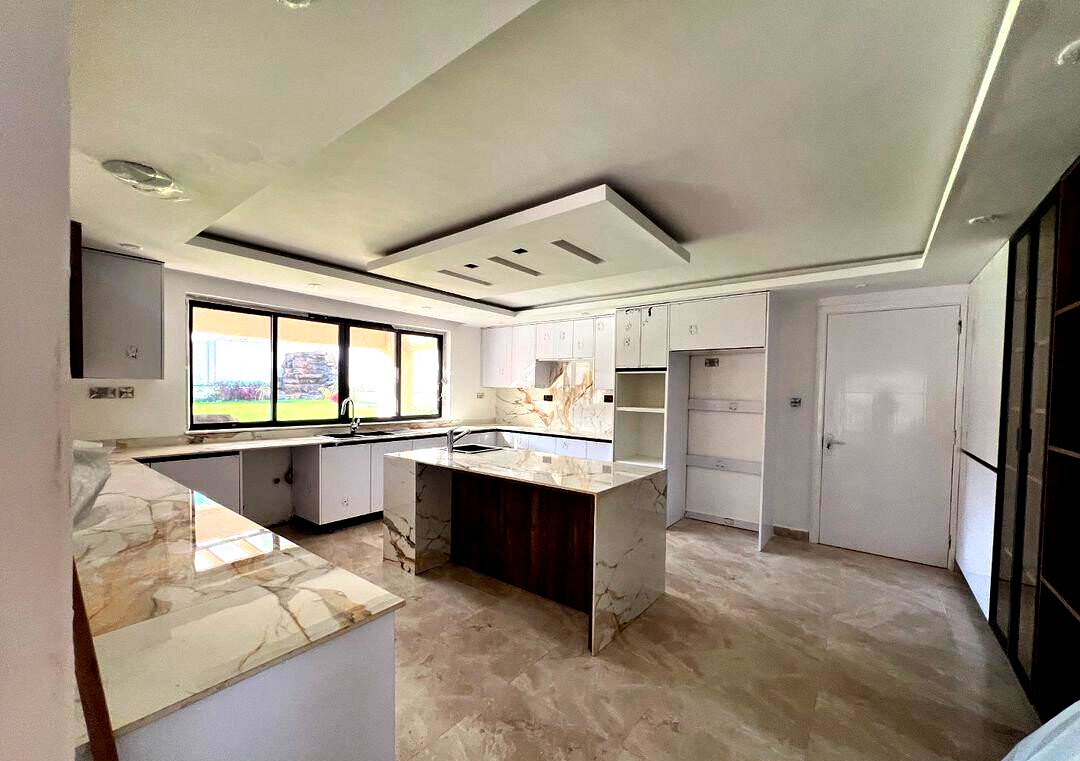 5BR All-Ensuite Townhouse on Half Acre with Generator - Runda