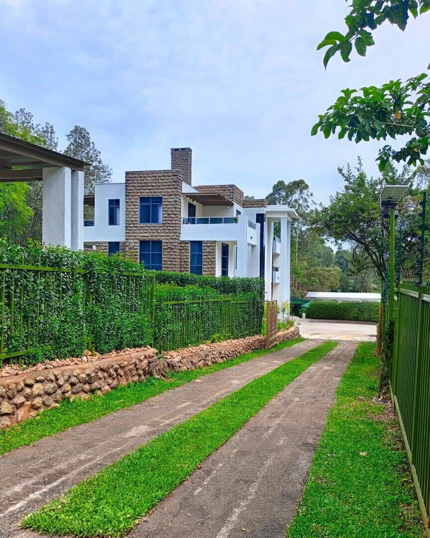 Half Acre 6BR Ambassadorial Home