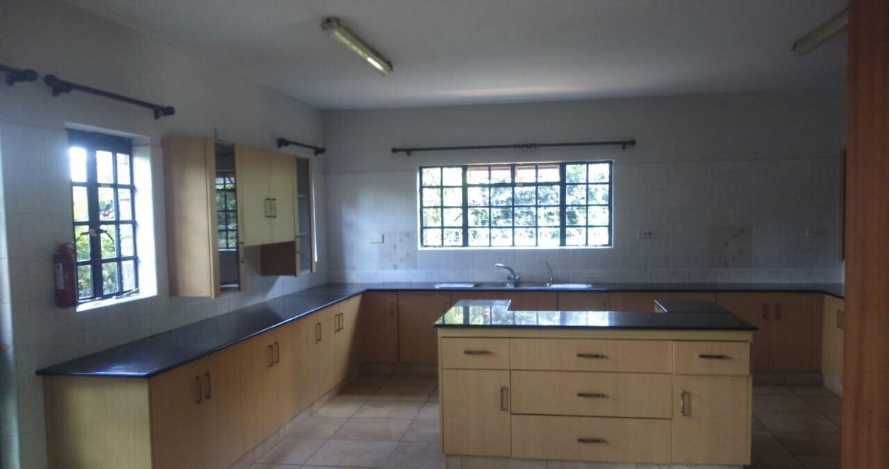 Half-Acre 4BR Townhouse with Private Garden - Runda Mumwe