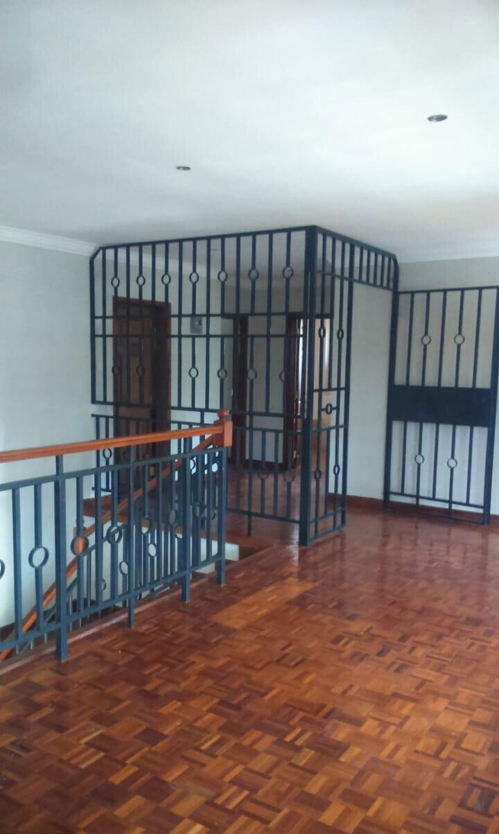 Half-Acre 4BR Townhouse with Private Garden - Runda Mumwe