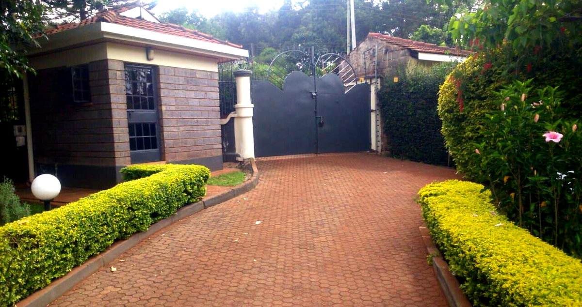 Half-Acre 4BR Townhouse with Private Garden - Runda Mumwe