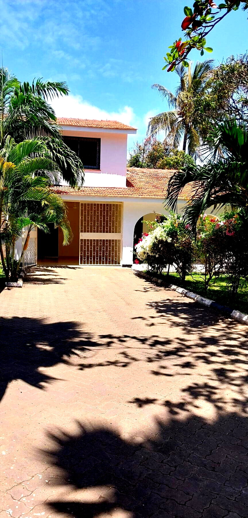4BR Townhouse with 5 Bathrooms in Gated Nyali Estate - Mombasa