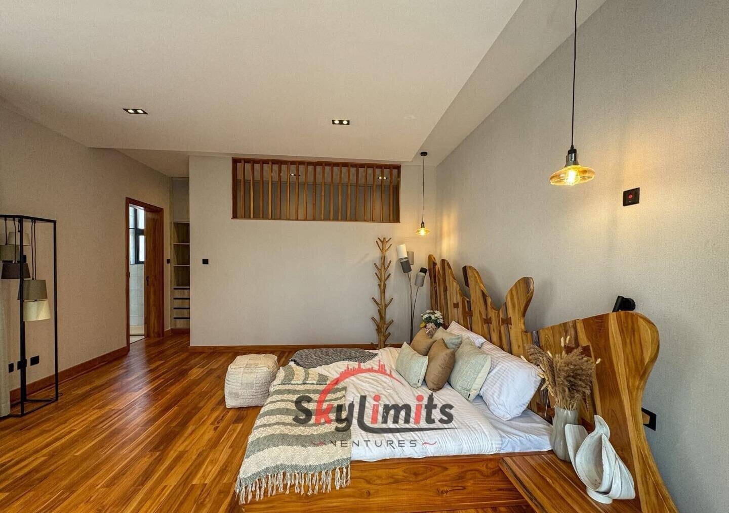 Luxury 4BR Villa with Garden
