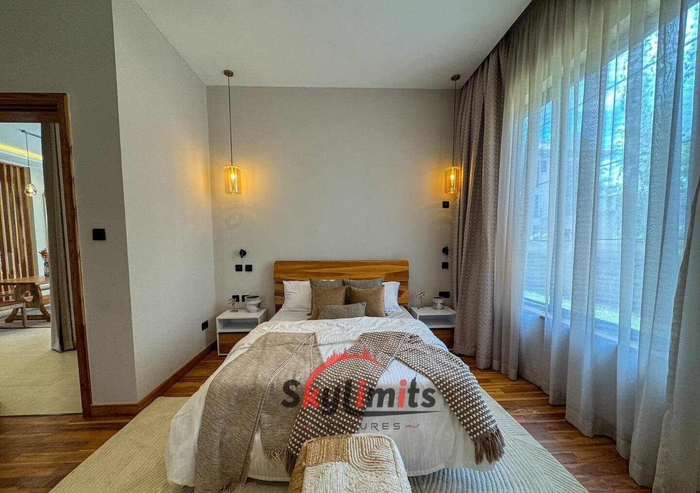 Luxury 4BR Villa with Garden