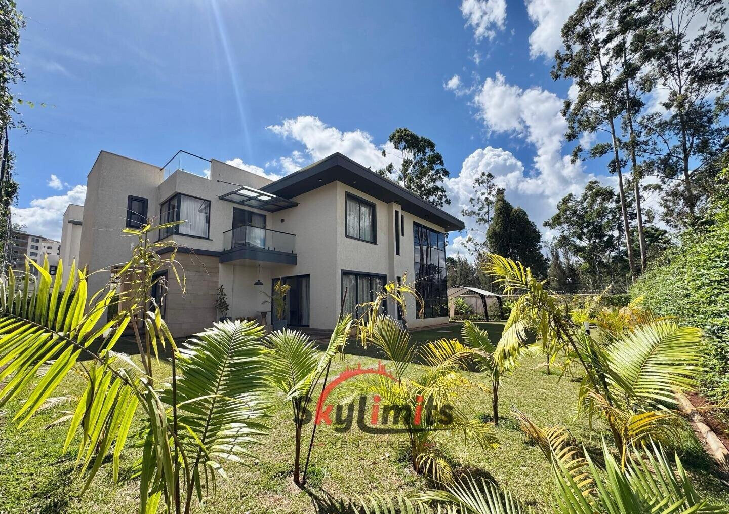 Luxury 4BR Villa with Garden