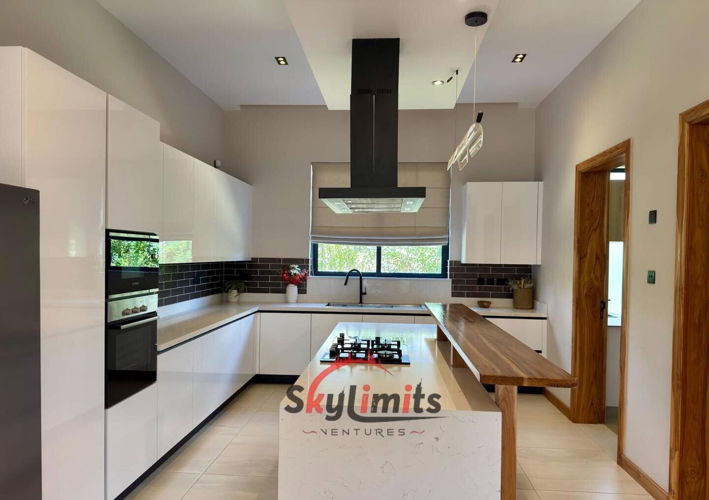 Luxury 4BR Villa with Garden