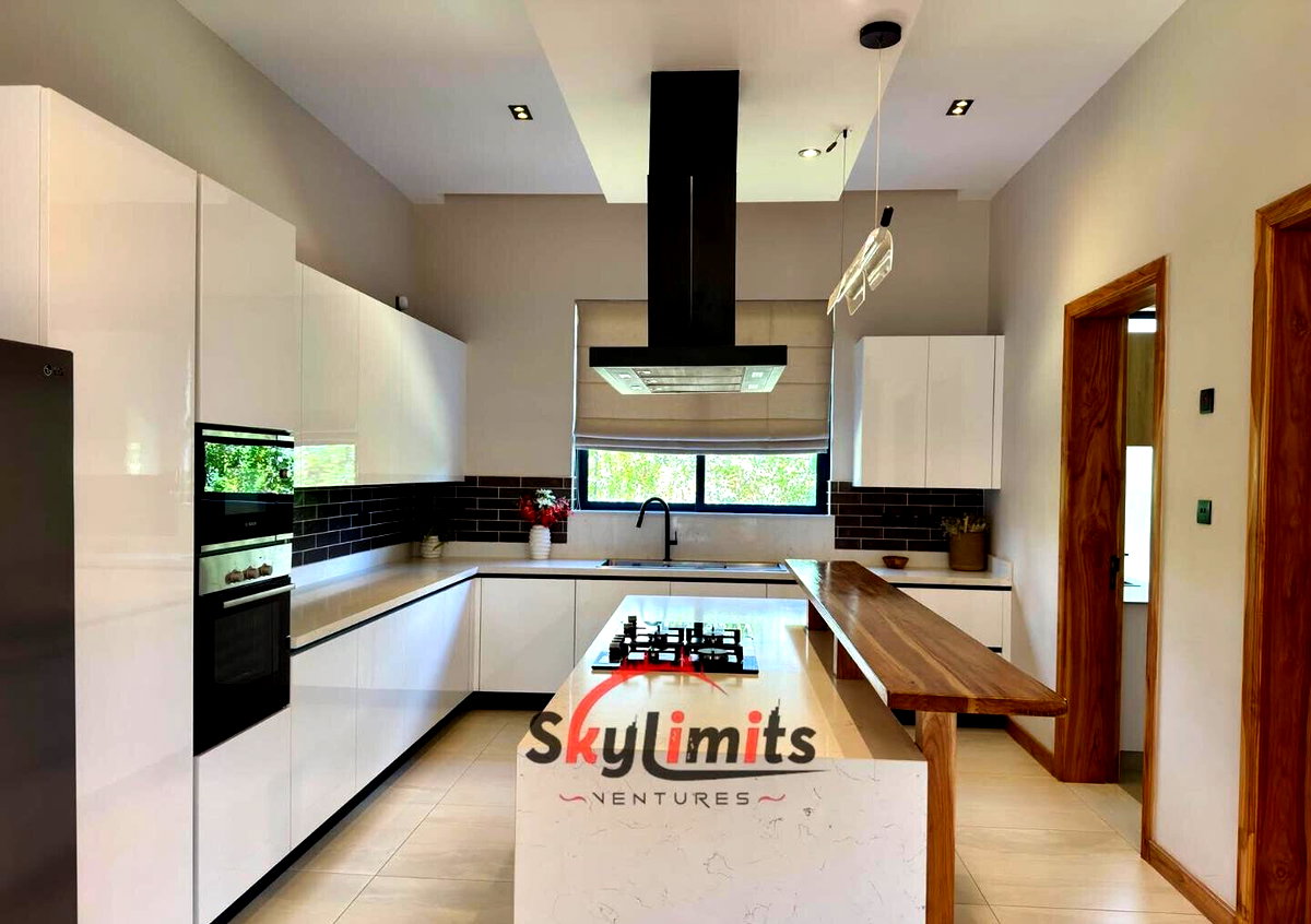 Luxury 4BR Villa with Garden