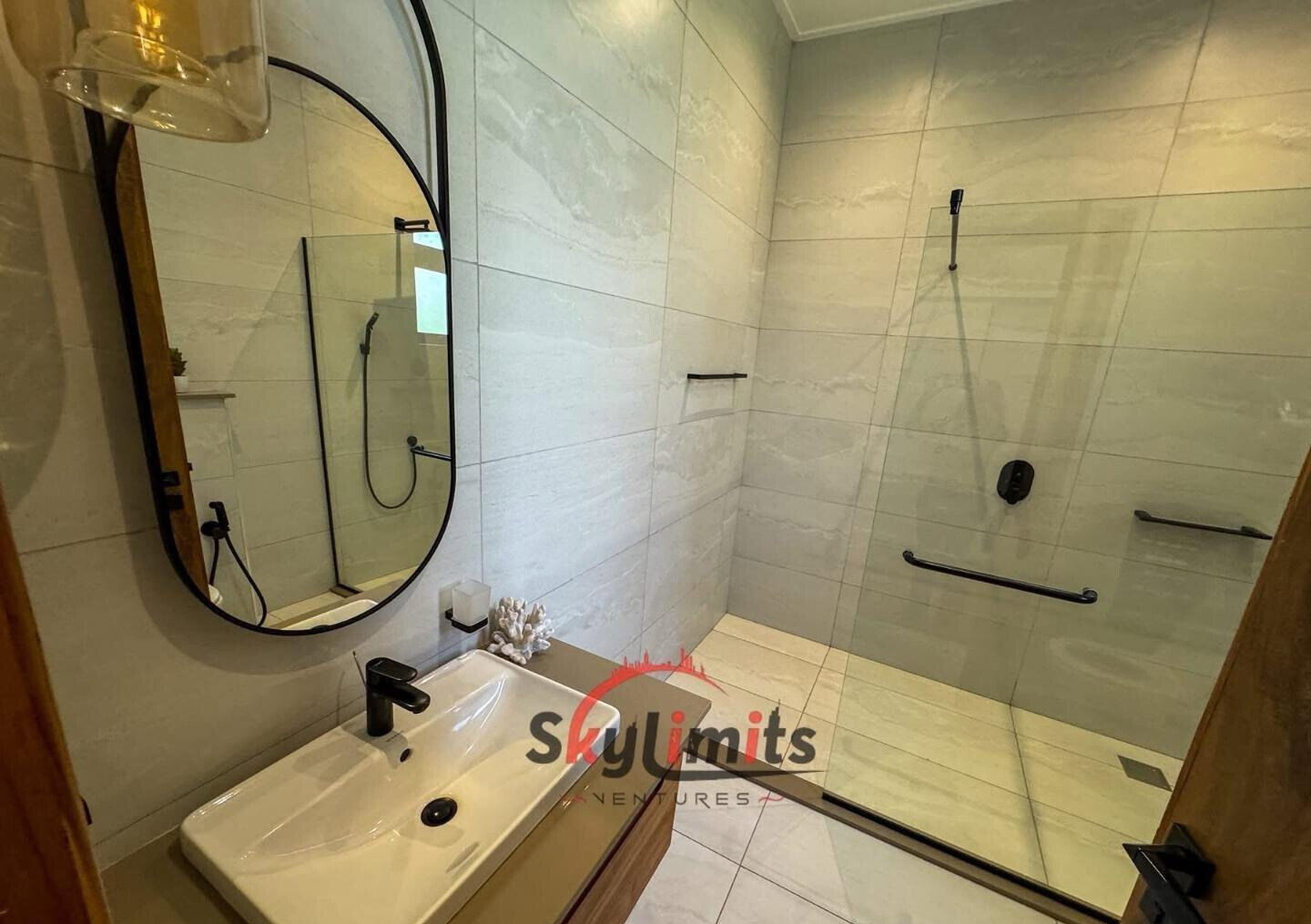 Luxury 4BR Villa with Garden