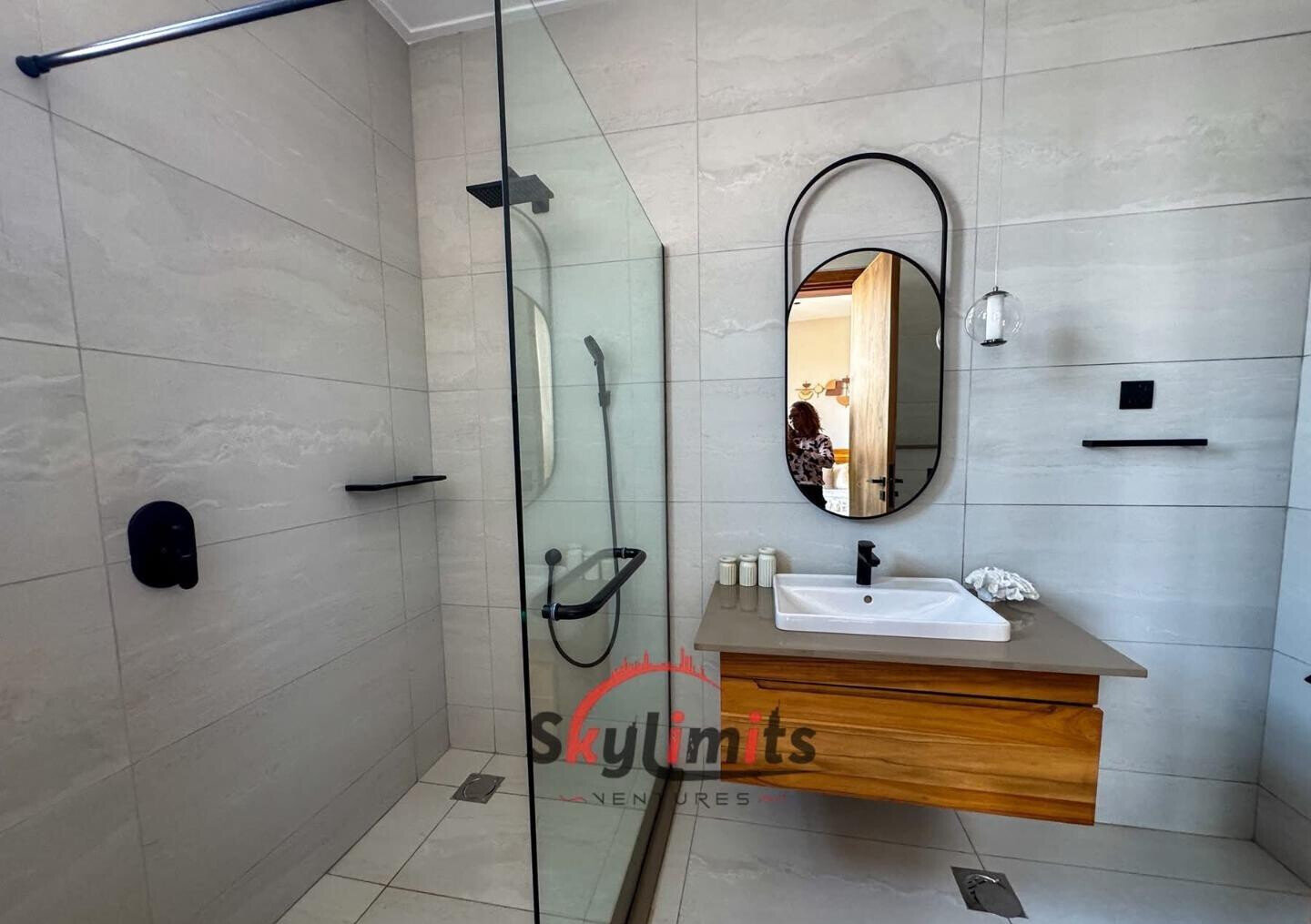 Luxury 4BR Villa with Garden
