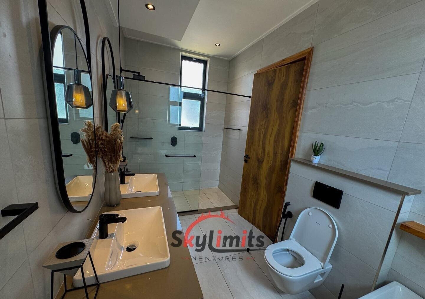 Luxury 4BR Villa with Garden