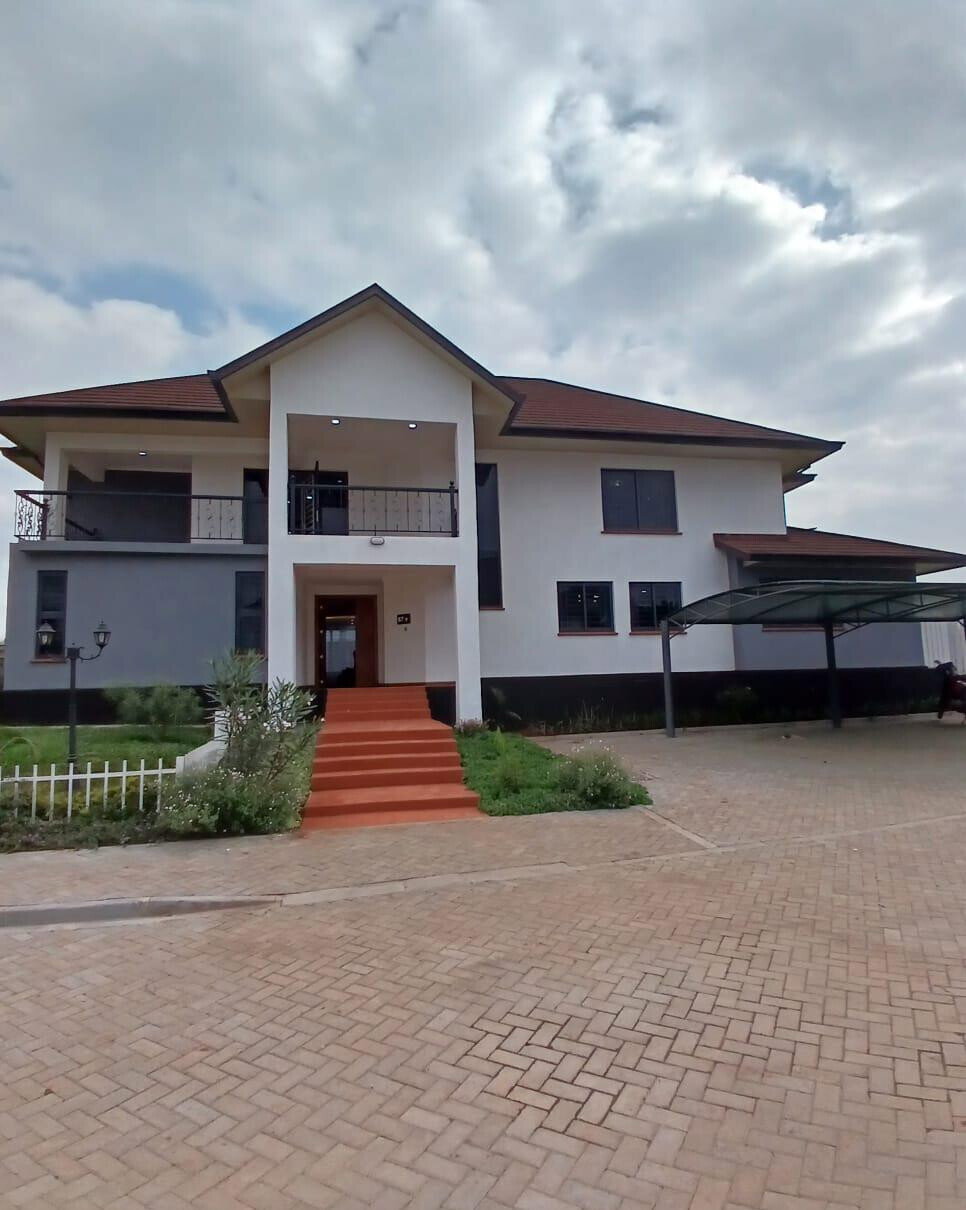 Quarter-Acre 4BR All-Ensuite Townhouse with Private Garden - Runda