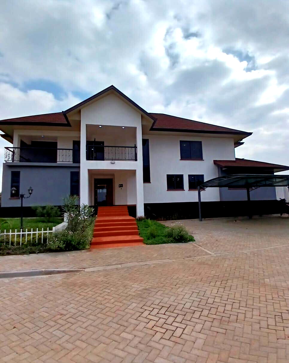 Quarter-Acre 4BR All-Ensuite Townhouse with Private Garden - Runda
