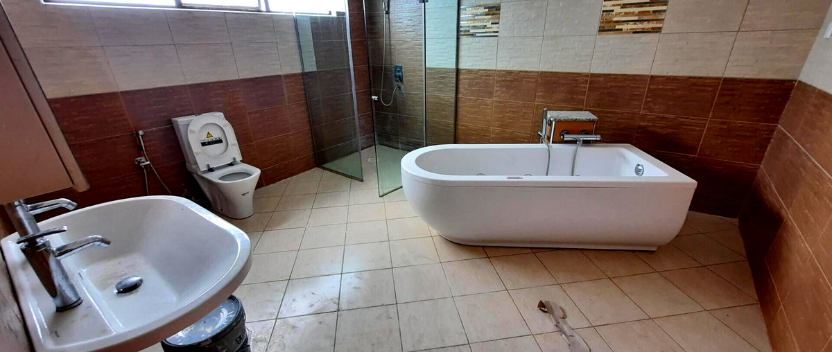 5-Ensuite Townhouse with Backup Systems & Borehole - Westlands