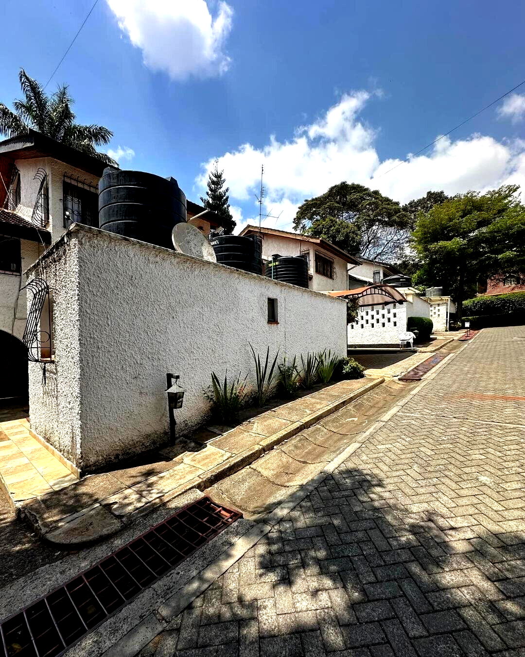 4BR Townhouse with Solar Heating & Lush Gardens - Kilimani