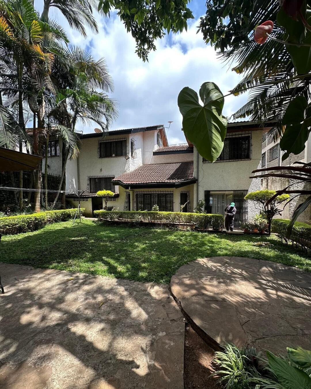 4BR Townhouse with Solar Heating & Lush Gardens - Kilimani