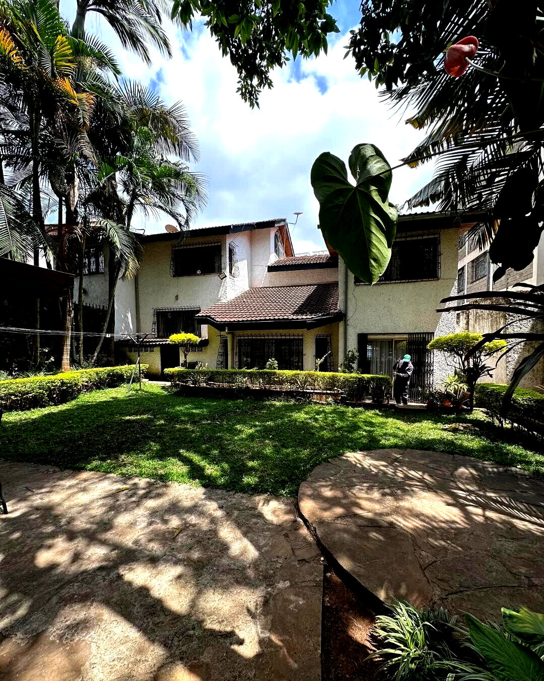 4BR Townhouse with Solar Heating & Lush Gardens - Kilimani