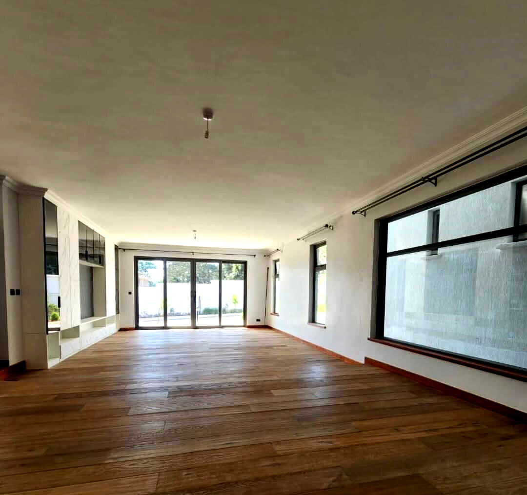 5-Ensuite Townhouse with Fireplace & Home Office - Lavington
