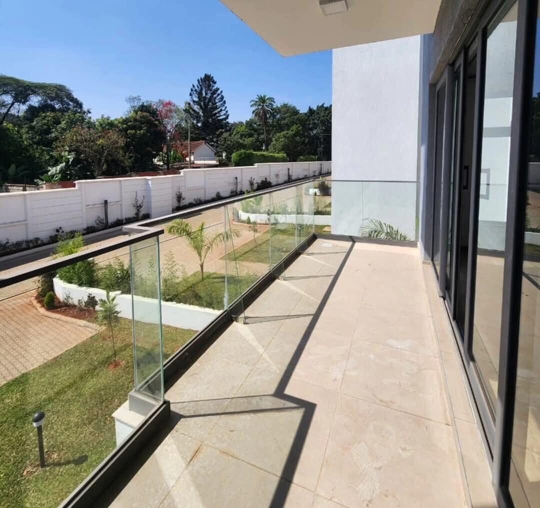 5-Ensuite Townhouse with Fireplace & Home Office - Lavington
