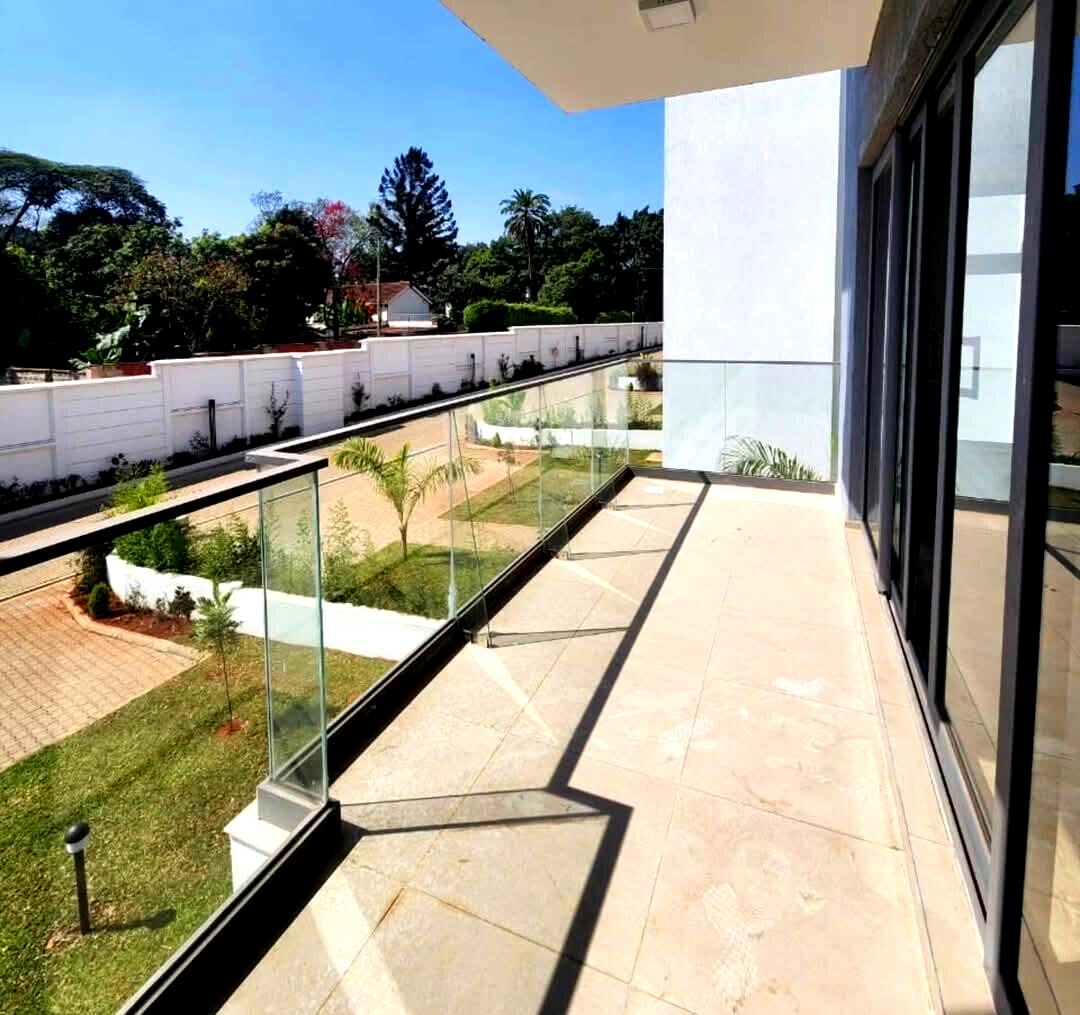 5-Ensuite Townhouse with Fireplace & Home Office - Lavington