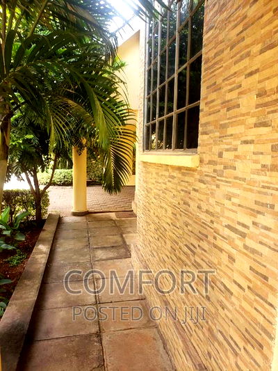 5bdrm Townhouse / Terrace in Lavingtongreen for rent - Image 2