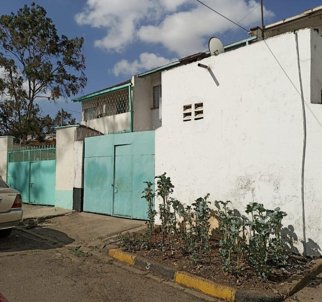 3BR Maisonette with Guest Wing & Wooden Floors - South B