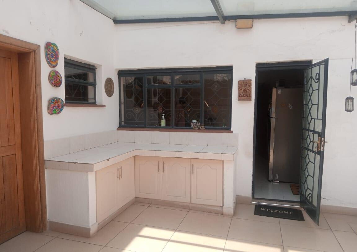 4-Ensuite Townhouse with Pool & Servant Quarter - Spring Valley
