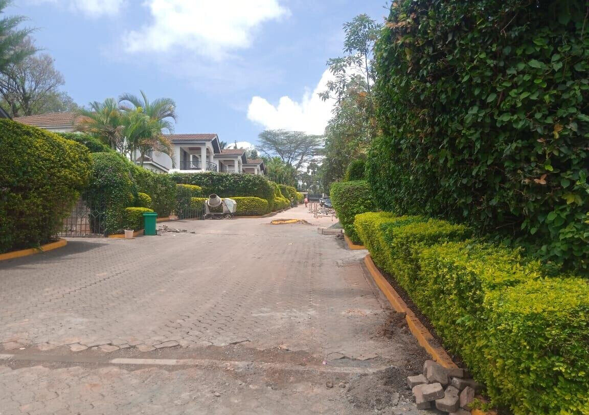 4-Ensuite Townhouse with Pool & Servant Quarter - Spring Valley
