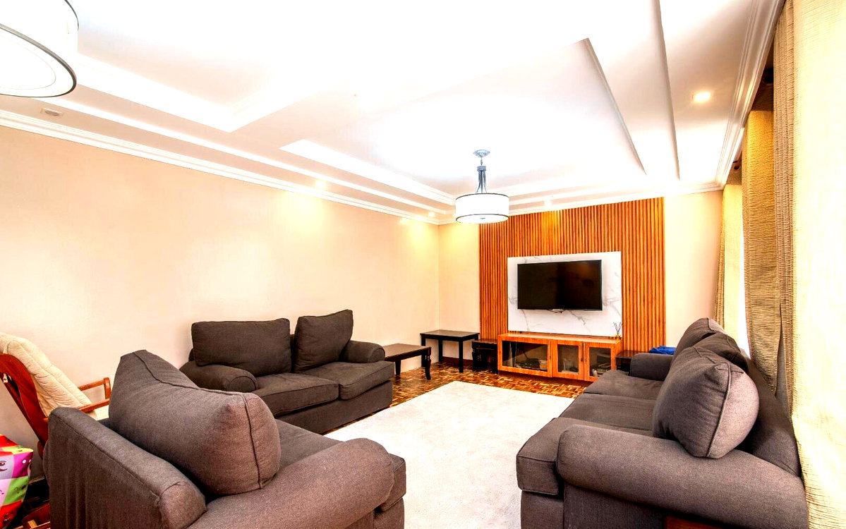 4 En-Suite Bedrooms with Private Backyard - Kilimani