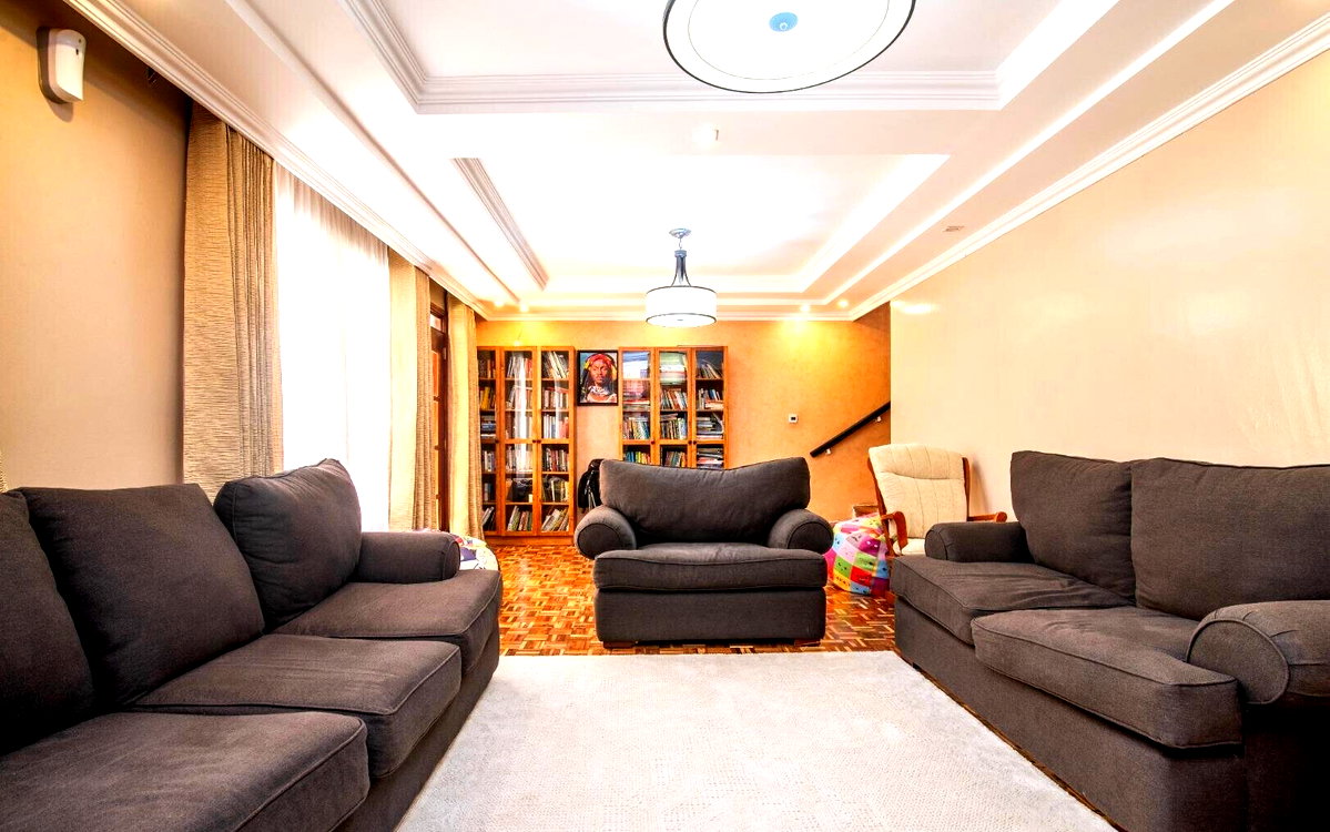 4 En-Suite Bedrooms with Private Backyard - Kilimani
