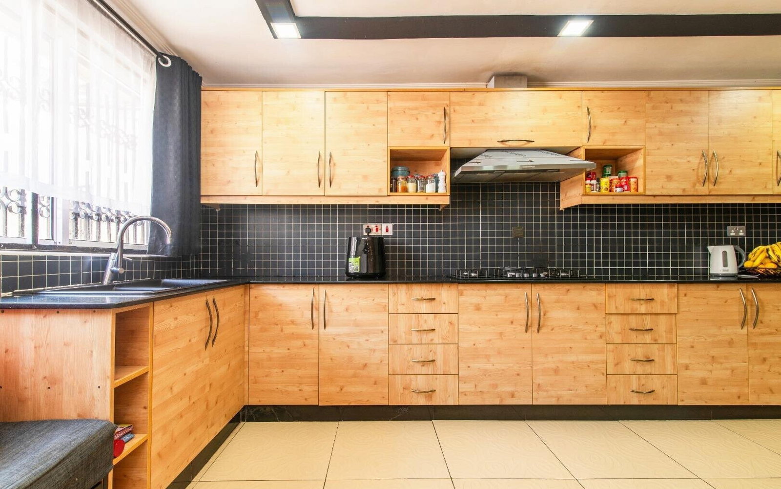 4 En-Suite Bedrooms with Private Backyard - Kilimani