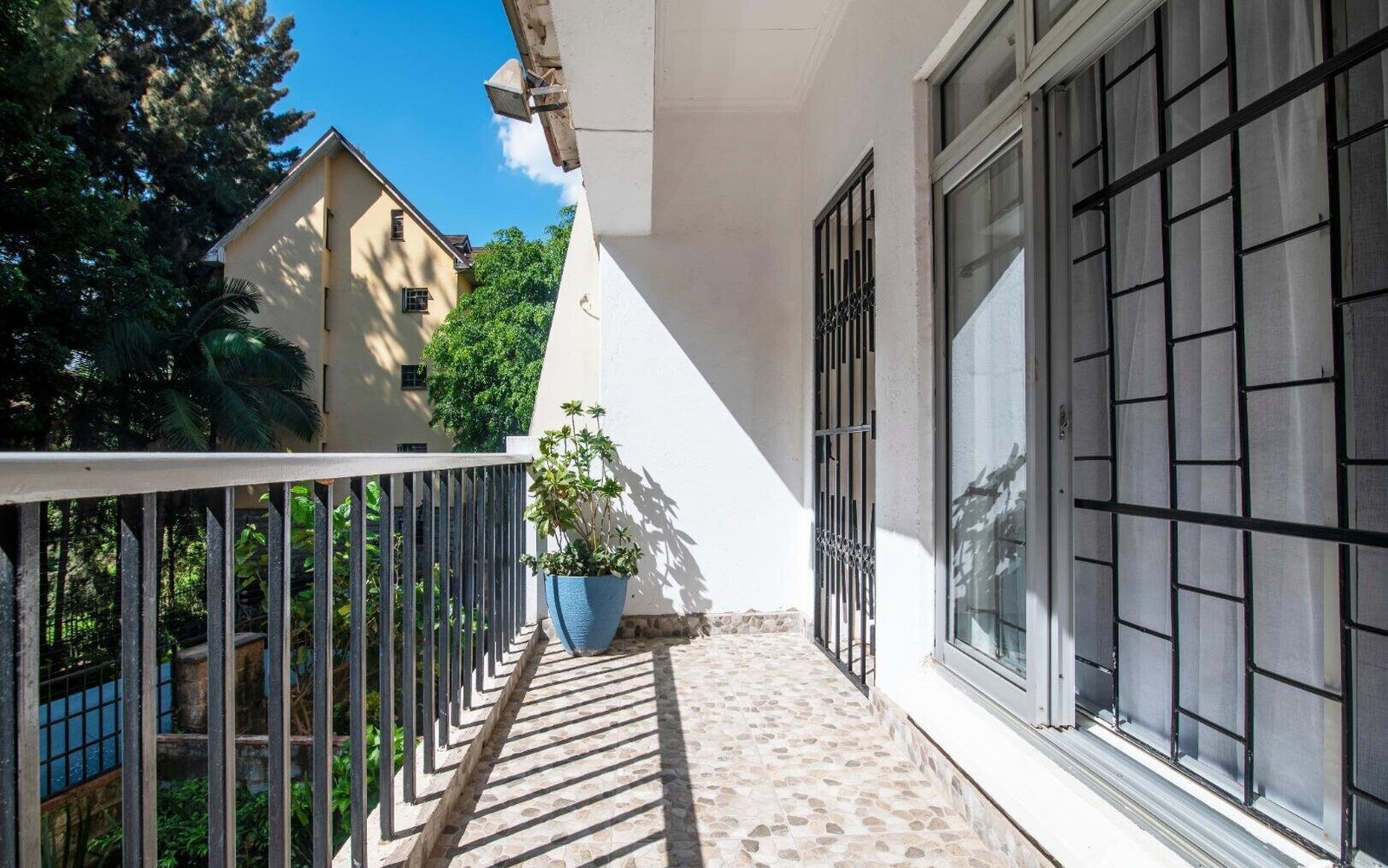 4 En-Suite Bedrooms with Private Backyard - Kilimani