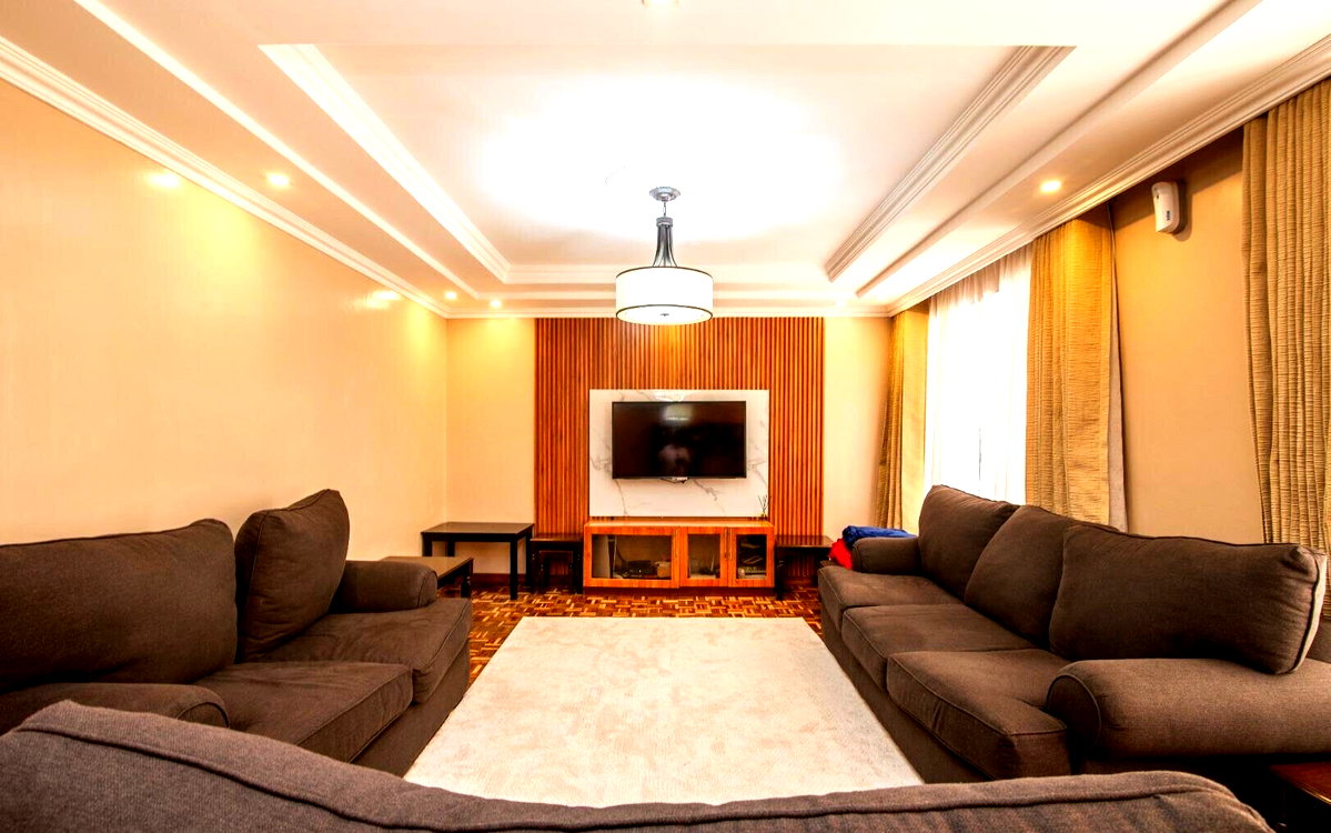 4 En-Suite Bedrooms with Private Backyard - Kilimani