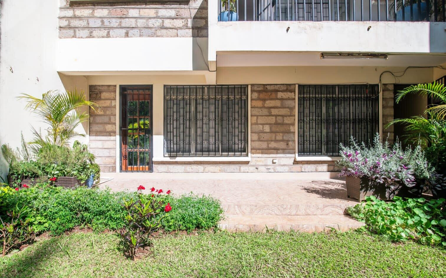 4 En-Suite Bedrooms with Private Backyard - Kilimani