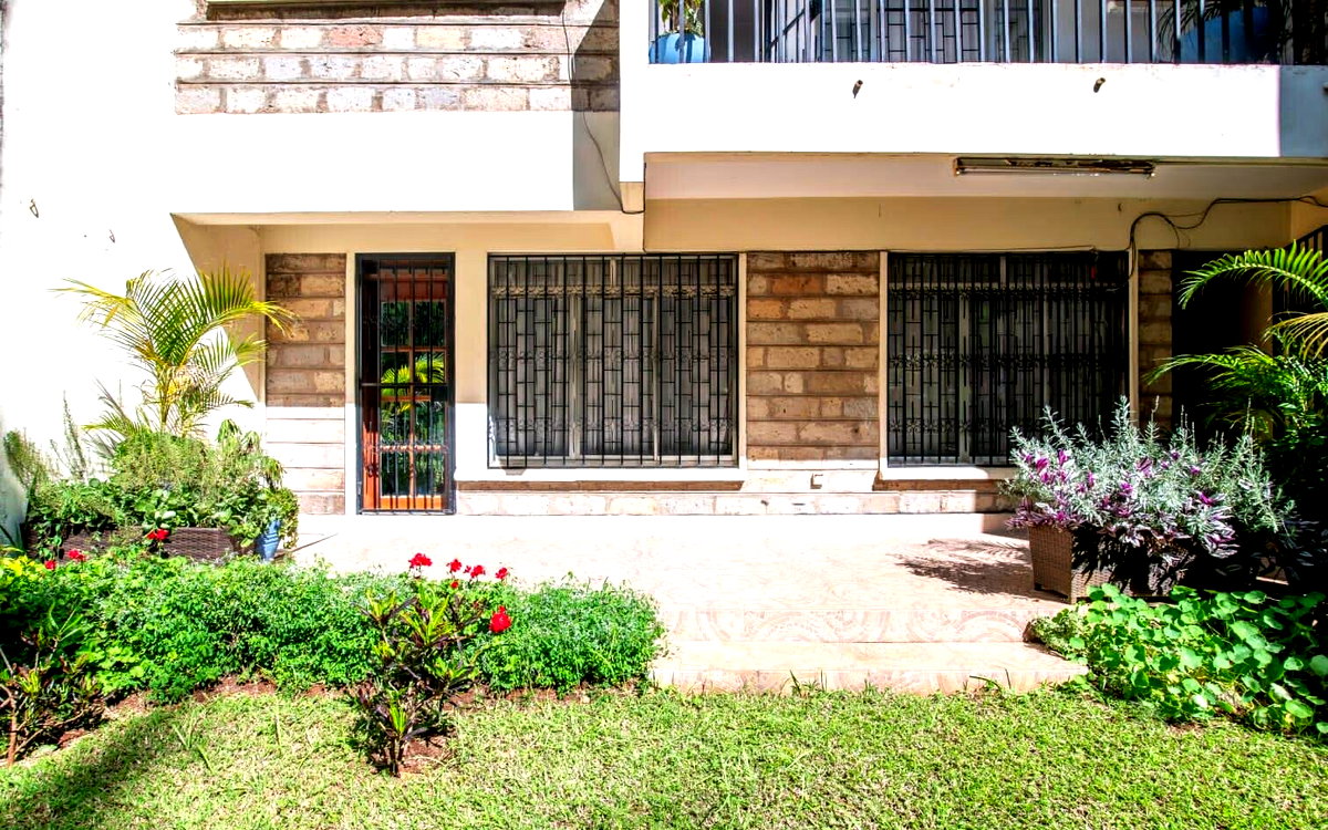4 En-Suite Bedrooms with Private Backyard - Kilimani