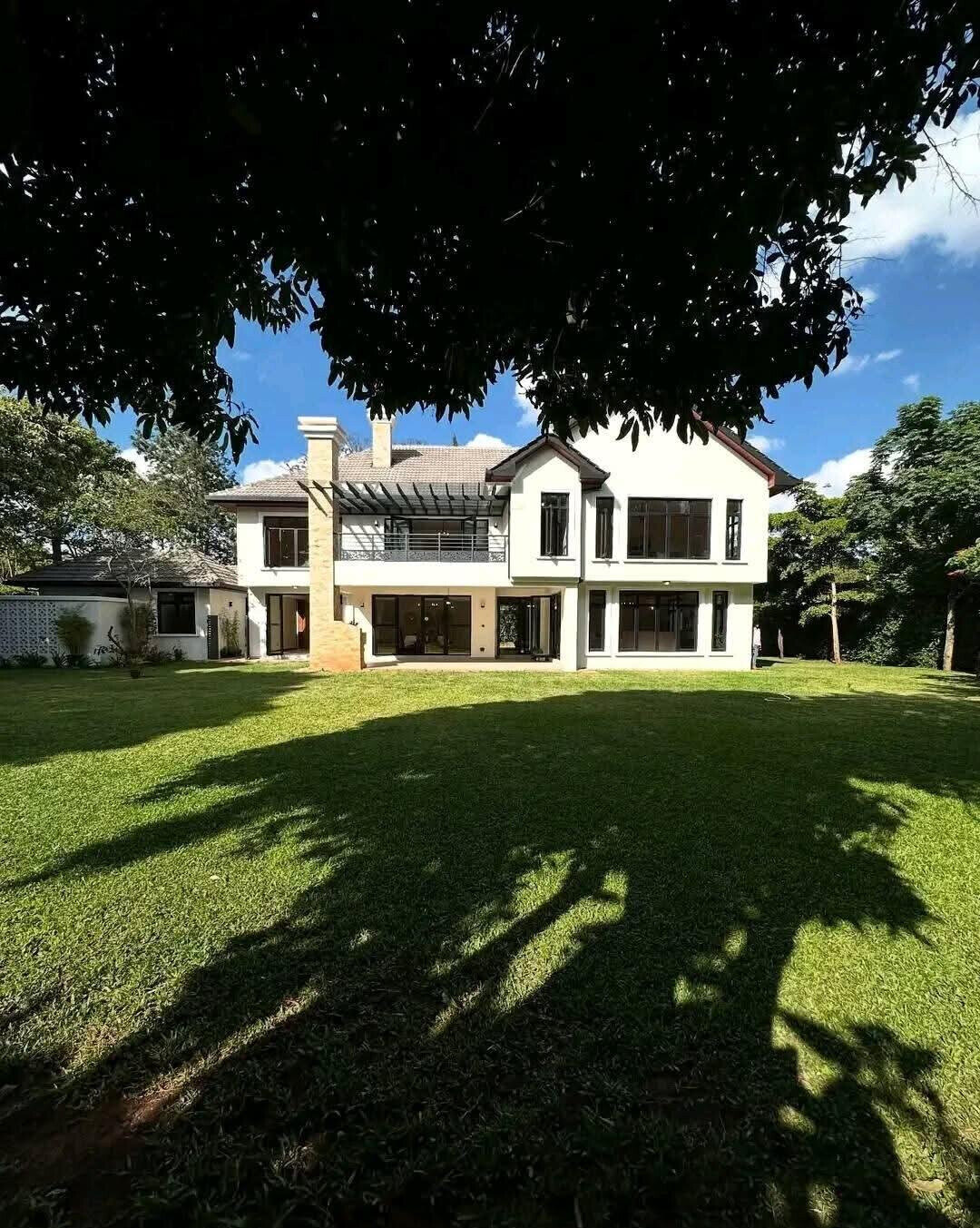 5BR All-Ensuite Townhouse with Attic Lounge & Study - Runda