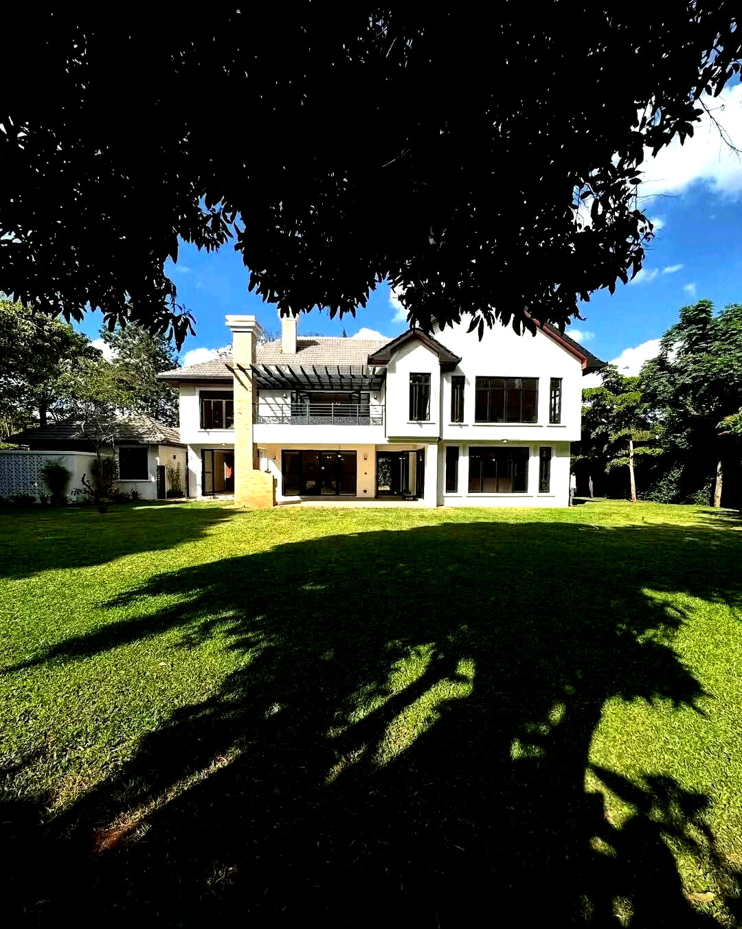 5BR All-Ensuite Townhouse with Attic Lounge & Study - Runda