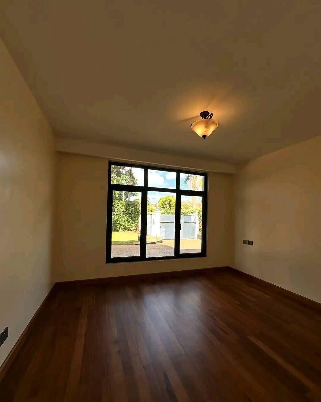 5BR All-Ensuite Townhouse with Attic Lounge & Study - Runda