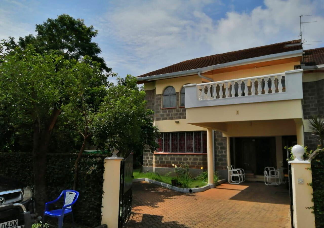Corner Townhouse with Private Garden & DSQ - Lavington Mall