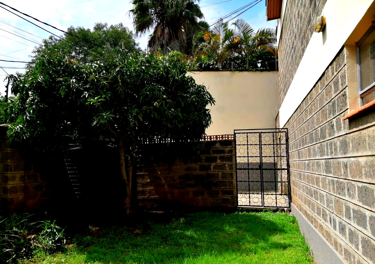 Corner Townhouse with Private Garden & DSQ - Lavington Mall