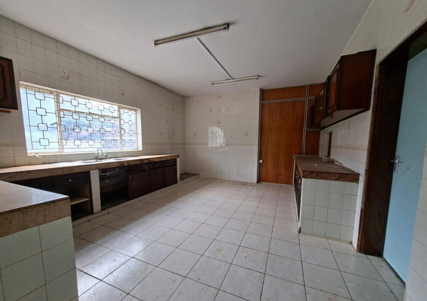 Half-Acre Diplomatic Zone Office with 8 Rooms - Gigiri