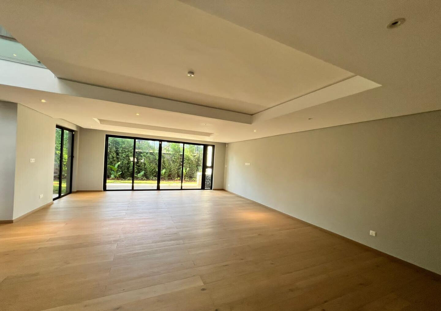 3BR Garden Villa with Italian Kitchen & Kohler Bathrooms - Spring Valley