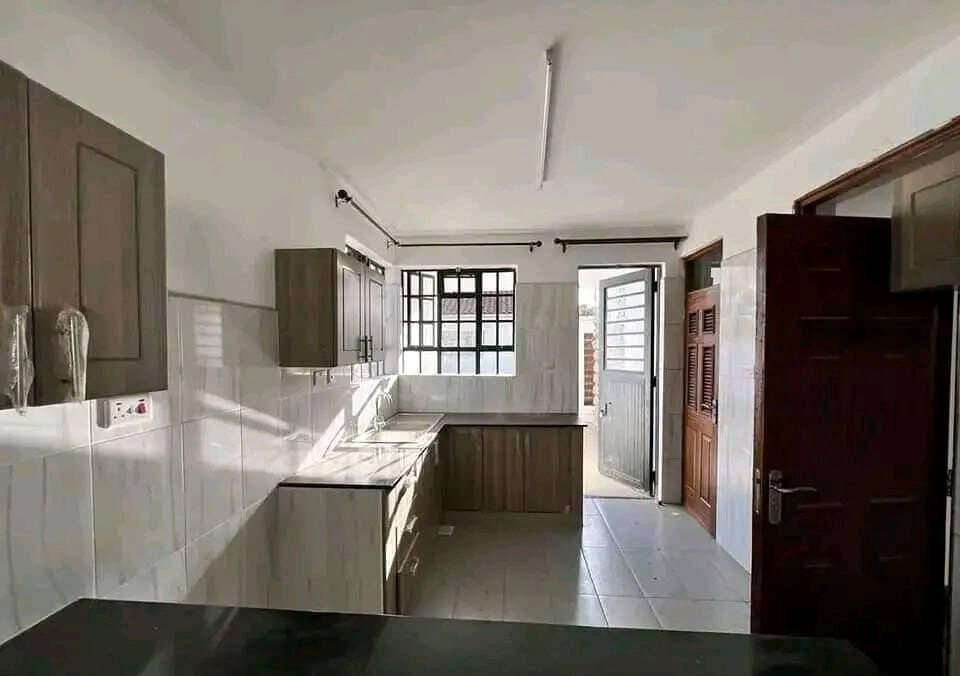 4BR Townhouse with Wooden Floors & DSQ – Karen
