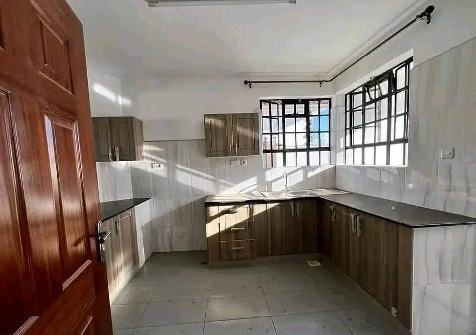4BR Townhouse with Wooden Floors & DSQ – Karen