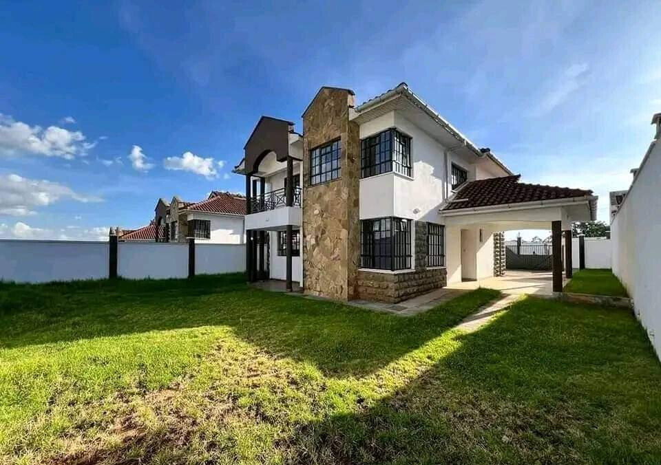4BR Townhouse with Wooden Floors & DSQ – Karen