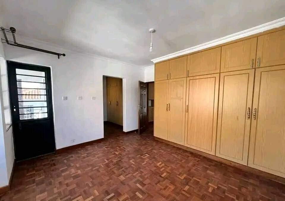 4BR Townhouse with Wooden Floors & DSQ – Karen