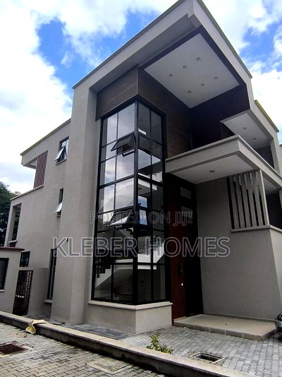 5bdrm Villa in Lavington for sale - Image 1